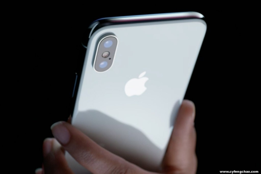 iphone-x-with-new-dynamic-wallpaper-appears-in-the-wild-1