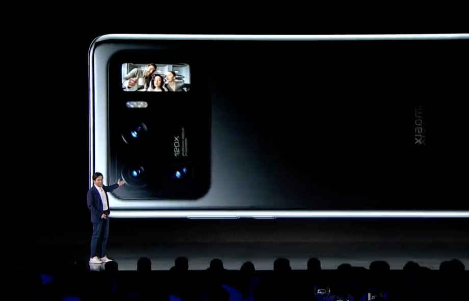 小米的新旗舰产品有一个带有OLED屏幕的巨大摄像头凸起-锋巢网